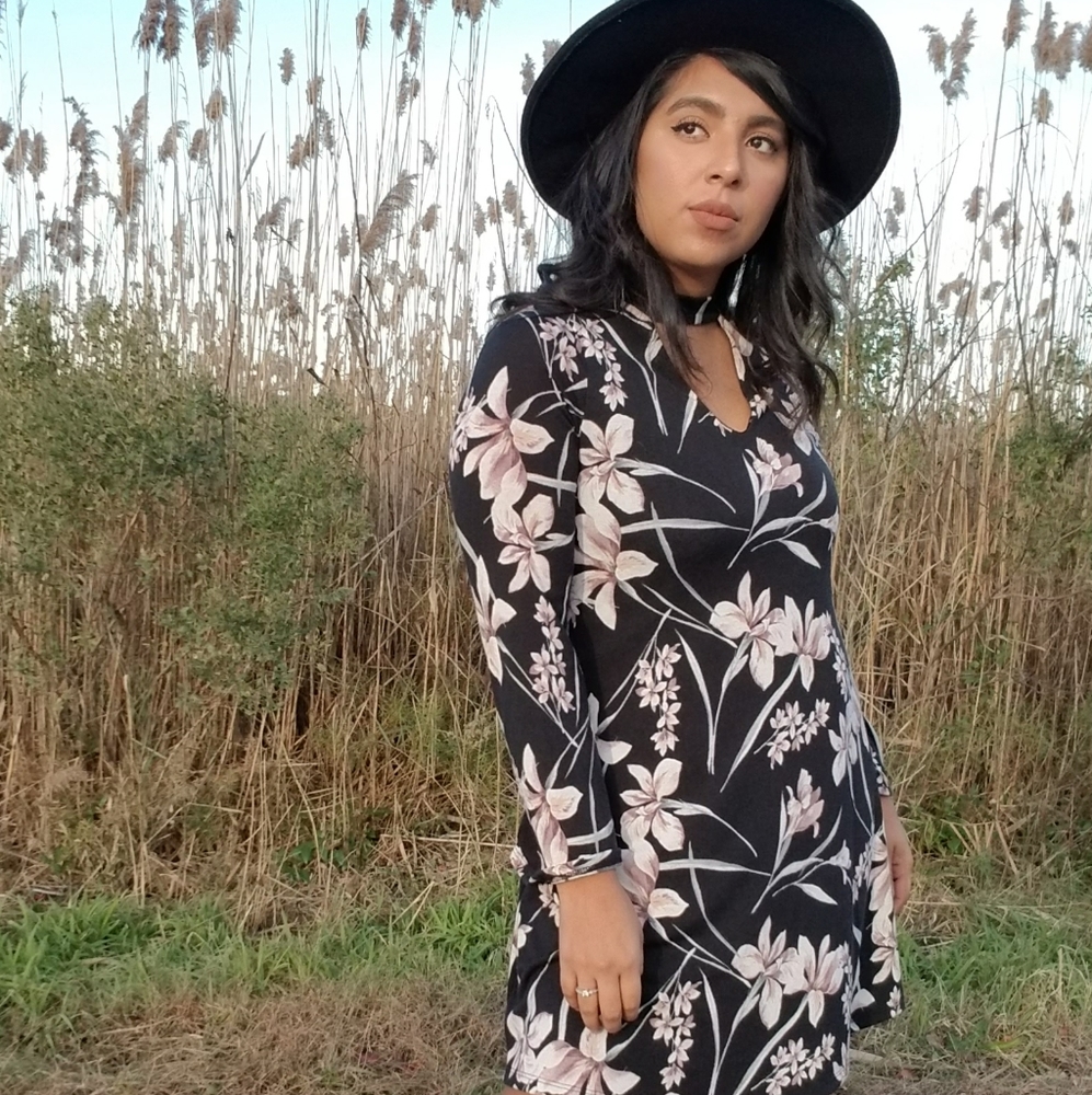 LAST 1| WILD FLOWER BLACK FLORAL CUTOUT DRESS - Picture 7 of 7